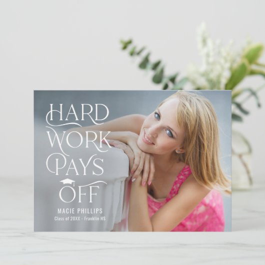 Driven Afstudeerder Editable Color Afstuderen Invi Kaart (Staand voorkant)