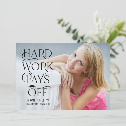 Driven Afstudeerder Editable Color Afstuderen Invi Kaart (Staand voorkant)