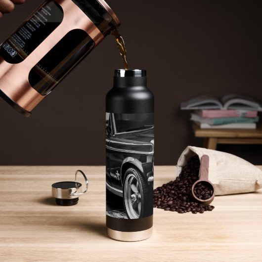 Driverstation voor oude spierklassieke auto met de waterfles (Koffie)