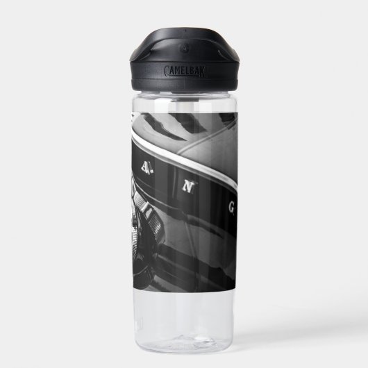 Driverstation voor oude spierklassieke auto met de waterfles (Achterkant)