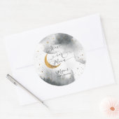 Droevig grijs over het Baby shower van de maan Ronde Sticker (Envelop)