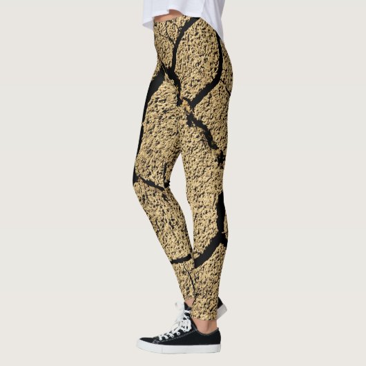 Droge grond met gekraakte aarde in droogte leggings (Links)