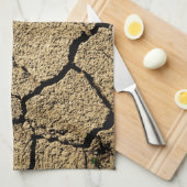 Droge grond met gekraakte aarde in droogte theedoek (Quarter Fold)