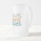 Dromen bereiken dromen." matglas bierpul (Voorkant rechts)