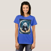 Dromen in het maanlicht: Panda's hemelse serenade T-shirt (Voorkant volledig)