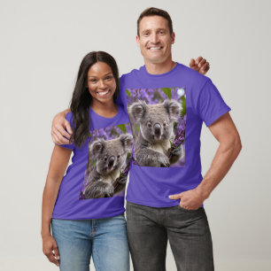 Dromen in het Paarse: een koala in een jacaranda b T-shirt