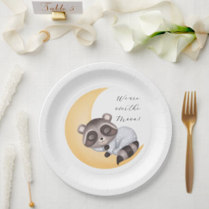 Dromerig Over The Moon Raccoon Boy Baby shower Papieren Bordje
