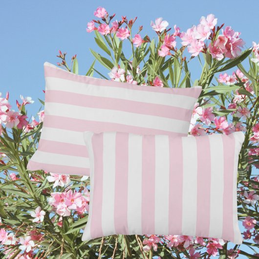 Dromerig Zoete Roze En Witte Streep Accent Kussen