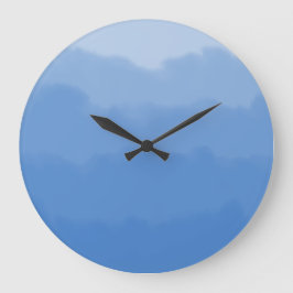 Dromerige blauwe luchtgradiënt grote klok