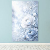 Dromerige Ijsblauwe Geprägde Bloementuin Canvas Afdruk (Insitu (Houten vloer))