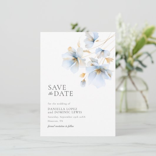 Dromerige Pastel Blauw en Goud Wild Bloemen Bruilo Save The Date (Staand voorkant)