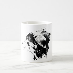 Dromerige pauze in monochroom koffiemok