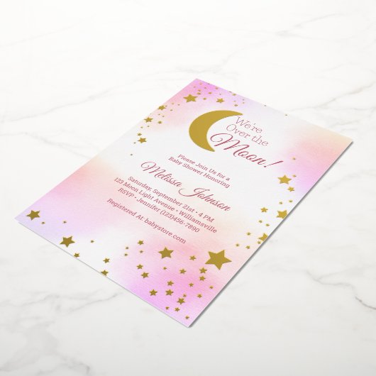Dromerige Roze Over de Maan Meisje Baby Shower Folie Uitnodiging (Gedraaid)