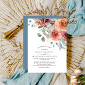 Dromerige stoffige blauwe etherische bloemenbruilo kaart