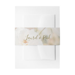 Dromerige vervaagde witte roos foto met namen brui uitnodigingen wikkel