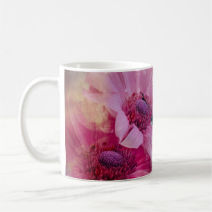 Dromerige vlinder met roze bloemen koffiemok
