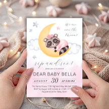 Dromerige Wasbeer Meisje 'Over the Moon' Sip en Zi