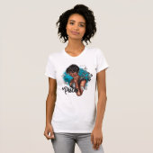 Dromerige Zwarte Vissen Diva met Etherische Charme T-shirt (Voorkant volledig)