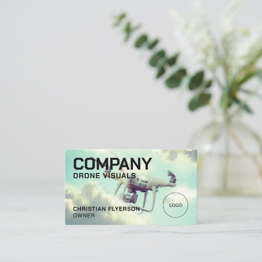 Drone in lucht en logo visitekaartje (Staand voorkant)