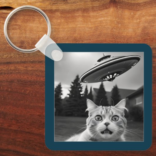 Drone UFO Funny Cat UAP Invasion Sleutelhanger (Voorkant)