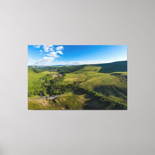 Drone uitzicht van een leeg reservoir en damwand canvas afdruk (Voorkant)