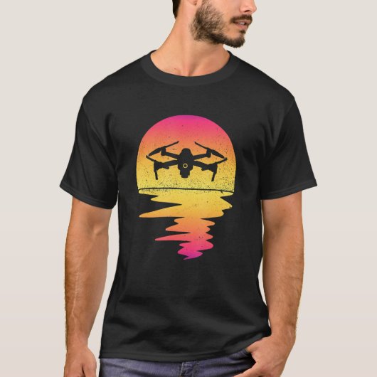 Drone vliegt in de Sunset Drone Pilot T-shirt (Voorkant)