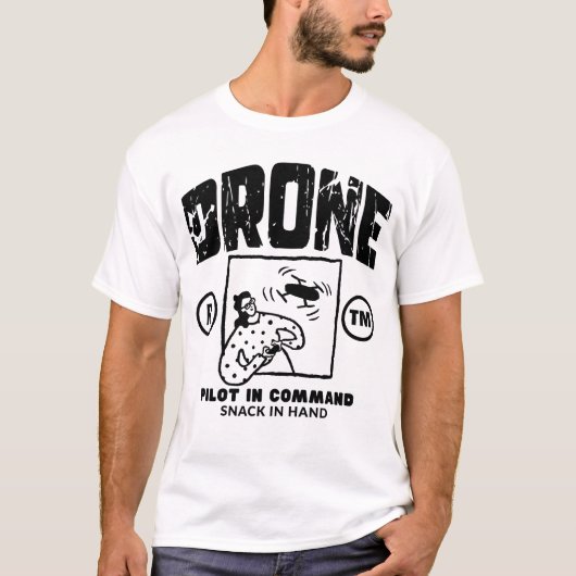 Dronepiloot in commando met snack in de hand t-shirt (Voorkant)