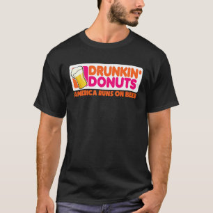 Dronken volwassenen Amerika draait op Beer Shirt v