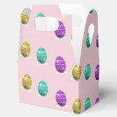 Droog paaseieren op roze bedankdoosjes (Geopend)