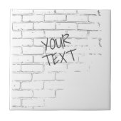 DROOG WIT BRICK WALL MET GRAFFITI. PERSOONLIJK TEGELTJE (Voorkant)