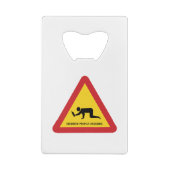 DROOGGENDE MENSEN DIE DE VERKEERSZIJDE OVERSCHRIJD CREDITKAART FLESSENOPENER (Achterkant)