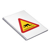 DROOGGENDE MENSEN DIE DE VERKEERSZIJDE OVERSCHRIJD NOTITIEBOEK (Rechterzijde)