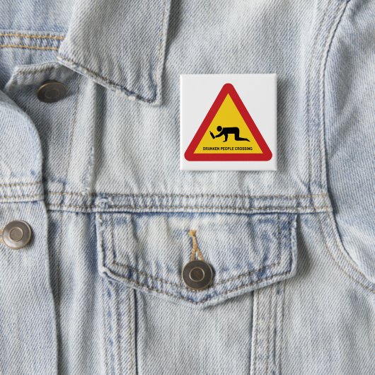 DROOGGENDE MENSEN DIE DE VERKEERSZIJDE OVERSCHRIJD VIERKANTE BUTTON 5,1 CM (In situ)