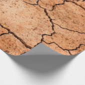 Droogte bodem op aarde cadeaupapier (Hoek)