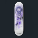 *~* Droom Boho Catcher Heilige Tribal Shamanic Persoonlijk Skateboard<br><div class="desc">* Westerne BOHO Amerikaanse Waterverf Abstracte Dream Catcher Journey met mooie veren als een sjamanistische symbool voor een Native American Spiritueel Healer of BOHEMIAM ontwerp. * . *** De kleuren zijn meestal PAARSE LAVENDEL, op WIT. Deze op spirit gebaseerde esoterische populaire boho creative abstracte moderne dromenvanger en veren ontwerp zal...</div>