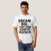 Droom groot, studeer hard, bereik grootheid" Motiv T-shirt (Voorkant volledig)