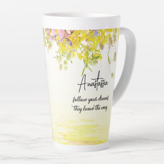 Droombestrijder met kat | Volg uw dromen Latte Mok (Rechterhoek)