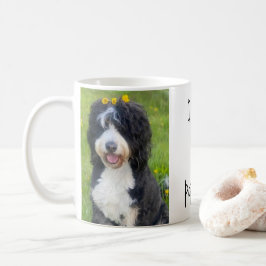 Droomhond in het gras die zegt: "Ik hou van mijn O Koffiemok