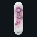 *~* Droomvanger Boho Heilige Tribal Shamanic Persoonlijk Skateboard<br><div class="desc">* Westerne BOHO Amerikaanse Waterverf Abstracte Dream Catcher Journey met mooie veren als een sjamanistische symbool voor een Native American Spiritueel Healer of BOHEMIAM ontwerp. * . *** De kleuren zijn ROZE LAVENDEL AUBERGINE op WIT. Deze op spirit gebaseerde esoterische populaire boho creative abstracte moderne dromenvanger en veren ontwerp zal...</div>
