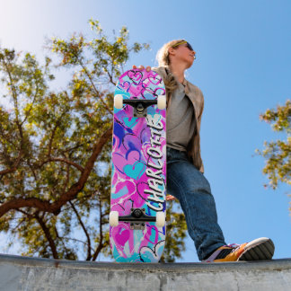 Droomy Fusion: Blauwe & Roze Graffiti Harten Persoonlijk Skateboard