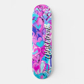 Droomy Fusion: Blauwe & Roze Graffiti Harten Persoonlijk Skateboard (Voorkant)