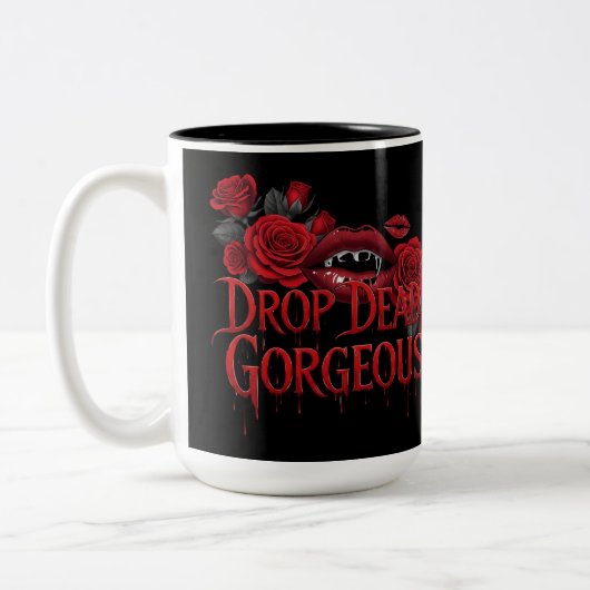 Drop Dead Gorgeous T-shirt Tweekleurige Koffiemok (Links)