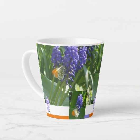 Druivenhyacinth met Butterfly Design Latte Mok (Linkerhoek)
