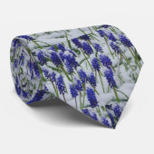 Druivenhyacinths in sneeuwStropdas Stropdas (Opgerold)