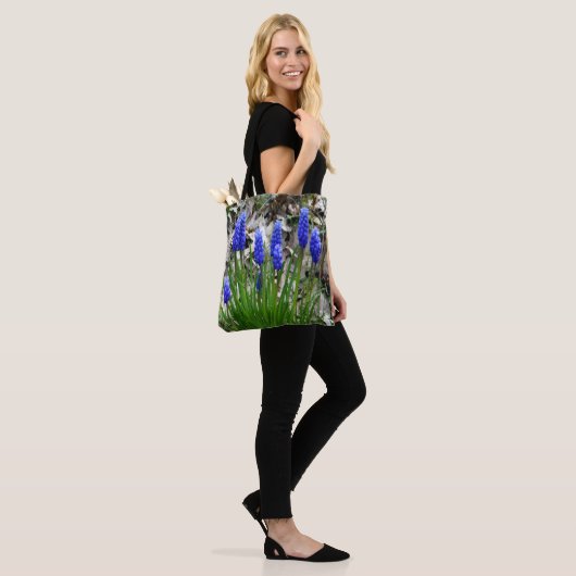 Druivenhyacinths... Tote Bag (Op model)