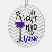 Druivenstylist knipt haar voor wijn keramisch ornament (Links)
