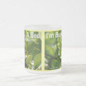 Druk als een bij, dus Buzz Off - Frosted Mok (Center)