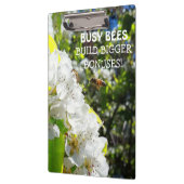 Drukke bijen bouwen grotere bonussen witte bloemen klembord (Links)