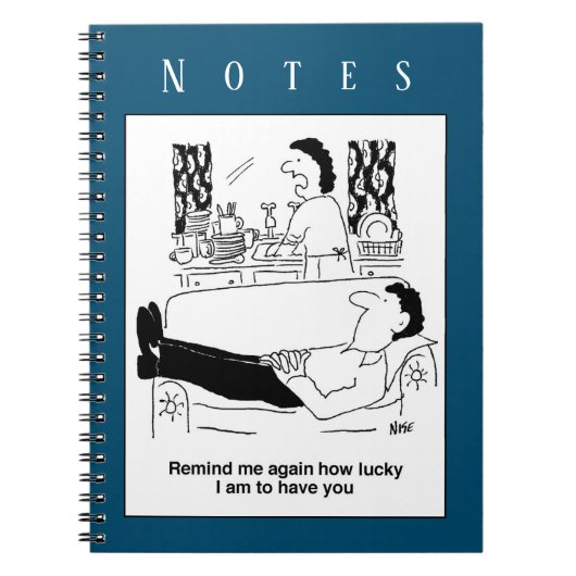 Drukke vrouw terwijl luie man rust. Grappige omsla Notitieboek (Voorkant)