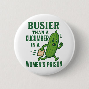 Drukker Dan Een Komkommer In Een Vrouwen Gevangeni Ronde Button 5,7 Cm